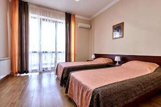 Гостиница Viktoriya Геленджик Улучшенный двухместный номер с 1 двухспальной или 2 отдельными кроватями и балконом-1