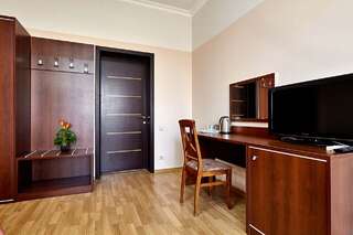 Гостиница Viktoriya Геленджик Улучшенный двухместный номер с 1 двухспальной или 2 отдельными кроватями и балконом-6