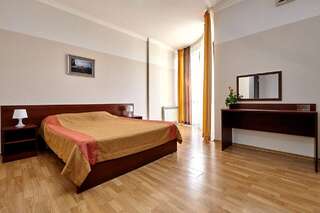 Гостиница Viktoriya Геленджик Стандартный двухместный номер с 1 двухспальной или 2 односпальными кроватями и балконом-6